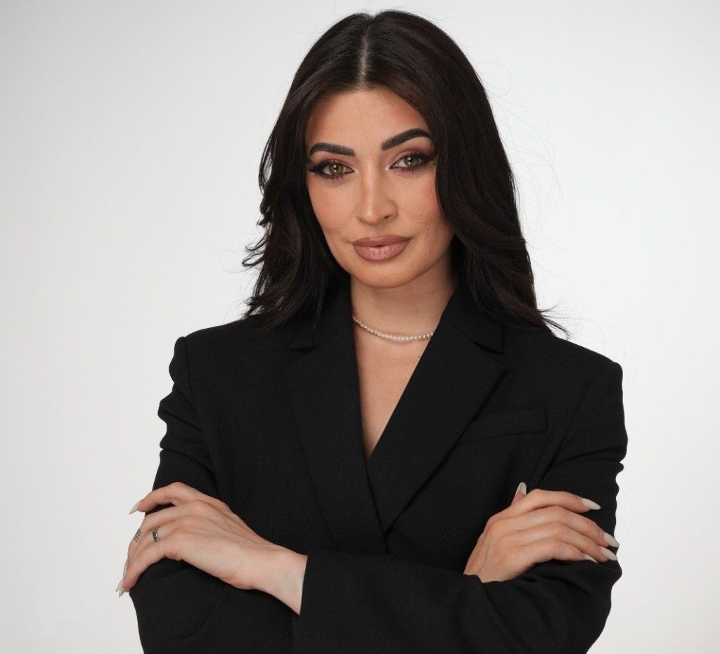 REMAX Klass nu doar vinde – formează o nouă generație de agenți prin exemple ca Manuela Halasag, specializată în intermedierea de apartamente premium