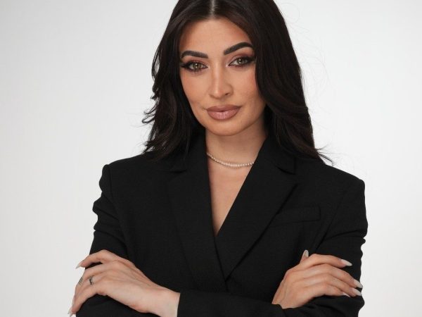REMAX Klass nu doar vinde – formează o nouă generație de agenți prin exemple ca Manuela Halasag, specializată în intermedierea de apartamente premium